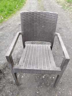 Sprzedam 2 krzesła ogrodowe