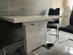 Stół - 4 krzesła stół 80x 120 cm po rozłożeniu 80x