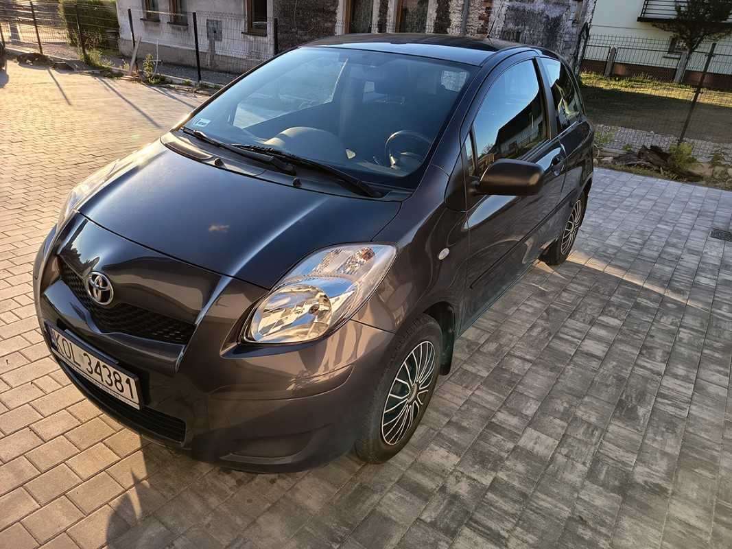 Toyota Yaris 1 0 2011 r 3-drzwi wersja Entry Salon