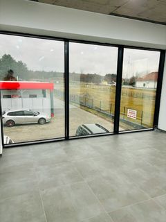 Do wynajęcia lokal usługowy 40 m2 piętro W budynku stacji